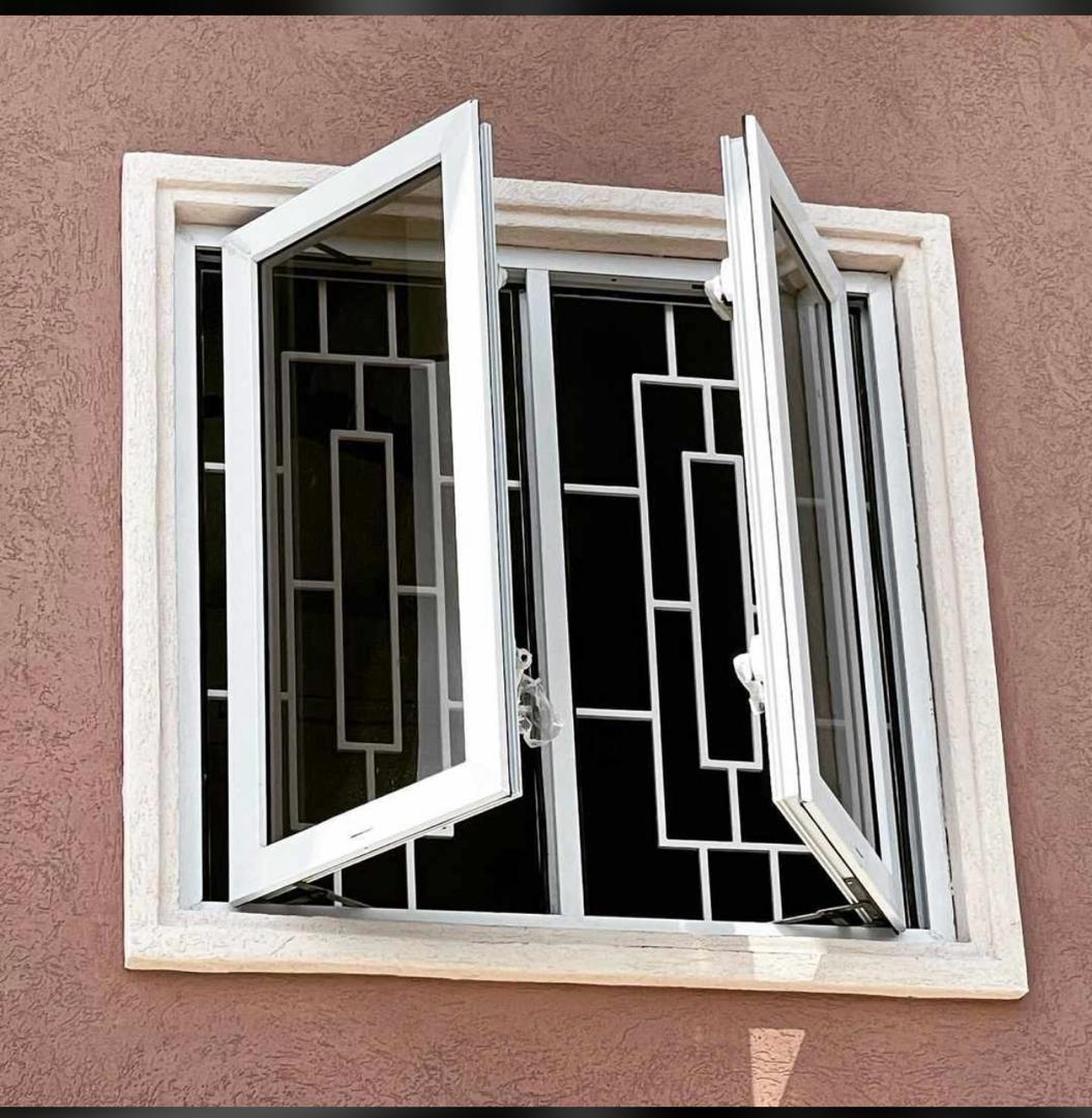 Four local professionnel acier